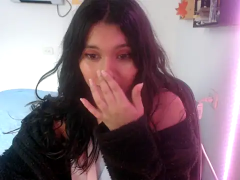 Snapshot of HannaKlein chatting on 09.08.25 HannaKlein online show from 09.08.25