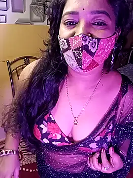 Snapshot of ella_mariya chatting on 12.14.24 ella mariya online show from 12.14.24