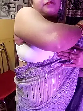 Snapshot of ella_mariya chatting on 12.20.24 ella mariya online show from 12.20.24