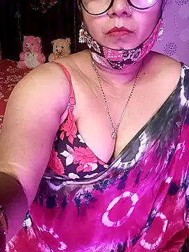 Snapshot of ella_mariya chatting on 12.20.24 ella mariya online show from 12.20.24