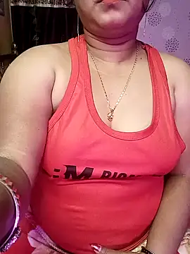 Snapshot of ella_mariya chatting on 12.21.24 ella mariya online show from 12.21.24