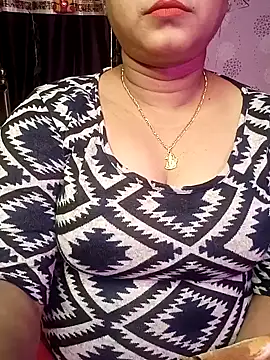 Snapshot of ella_mariya chatting on 01.05.25 ella mariya online show from 01.05.25