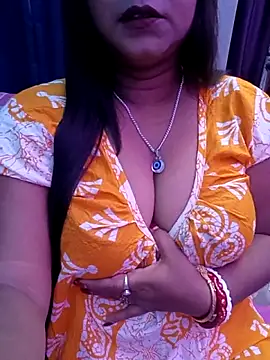 Snapshot of ella_mariya chatting on 10.07.25 ella mariya online show from 10.07.25