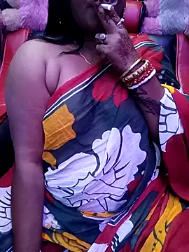 Snapshot of ella_mariya chatting on 10.29.25 ella mariya online show from 10.29.25