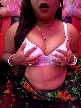 Snapshot of ella_mariya chatting on 02.14.26 ella mariya online show from 02.14.26