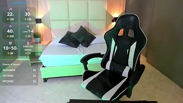 Snapshot of caro03x chatting on 03.18.25 caro03x online show from 03.18.25