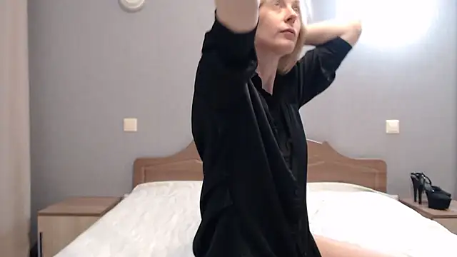 AvelinaLeoni online show from 03.07.25