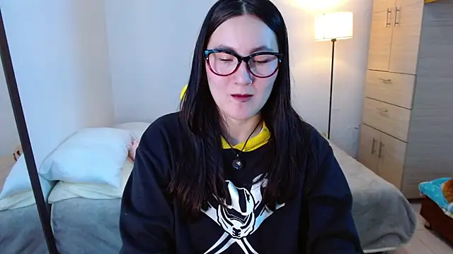 Elle Lee  online show from 03.12.26