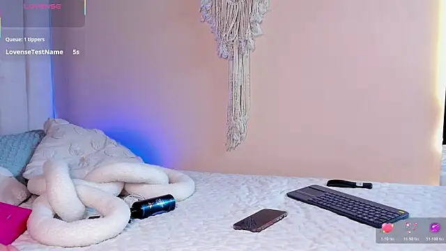 Elise Diamond online show from 04.23.26