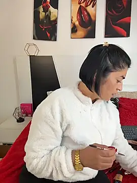 Snapshot of karenlennox1 chatting on 07.17.26 karenlennox1 online show from 07.17.26