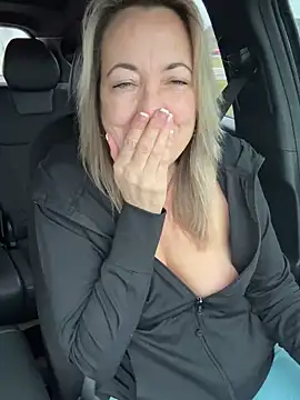 Snapshot of Cherry-red-xo chatting on 12.16.24 Cherry-red-xo online show from 12.16.24