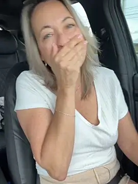 Snapshot of Cherry-red-xo chatting on 09.24.25 Cherry-red-xo online show from 09.24.25