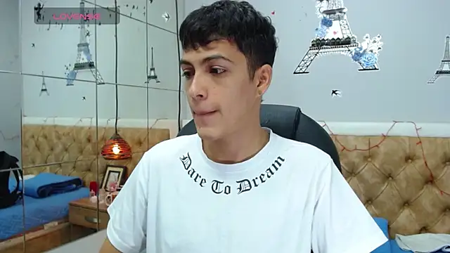 Snapshot of SkinnyBoy_ chatting on 01.14.25 SkinnyBoy online show from 01.14.25
