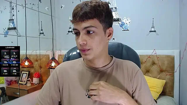 Snapshot of SkinnyBoy_ chatting on 03.19.25 SkinnyBoy online show from 03.19.25