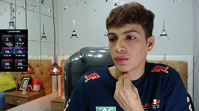 Snapshot of SkinnyBoy_ chatting on 03.22.25 SkinnyBoy online show from 03.22.25