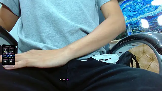 Snapshot of SkinnyBoy_ chatting on 10.21.25 SkinnyBoy online show from 10.21.25