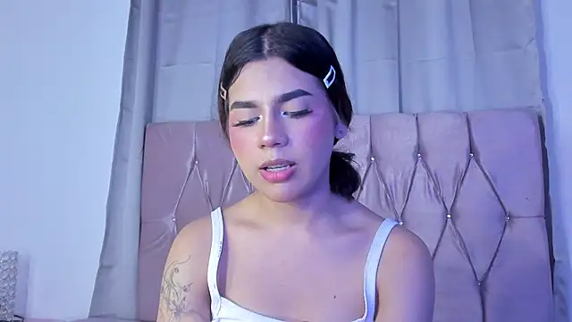 Snapshot of Ashley_piinkk_ chatting on 02.02.25 Ashley piinkk online show from 02.02.25