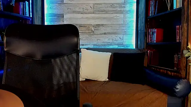 Snapshot of JamalMyst chatting on 12.16.25 JamalMyst online show from 12.16.25