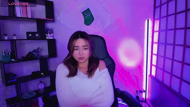 Snapshot of Fluffy_Rose chatting on 12.27.24 Fluffy Rose online show from 12.27.24