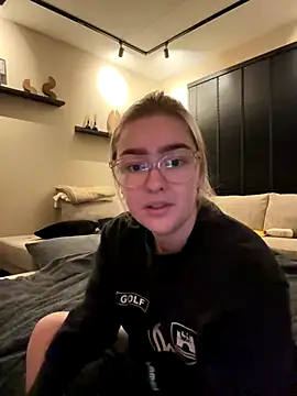 Snapshot of xX_HotCouple_Xx chatting on 12.02.24 xX HotCouple Xx online show from 12.02.24