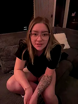 xX HotCouple Xx online show from 11.18.25