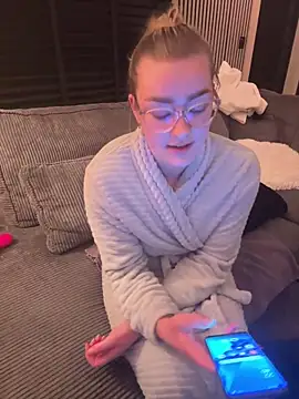 xX HotCouple Xx online show from 12.15.25