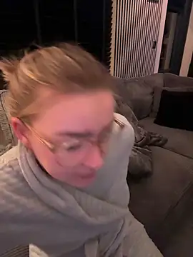 xX HotCouple Xx online show from 12.21.25