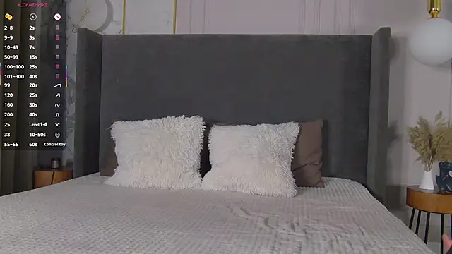 ReginaRobinson online show from 02.08.26