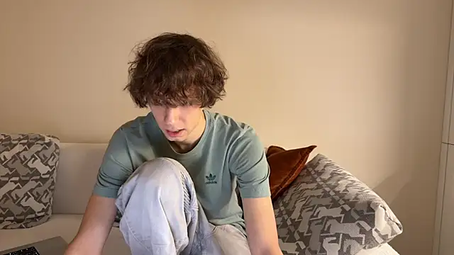 Snapshot of denobluorka chatting on 12.17.25 denobluorka online show from 12.17.25