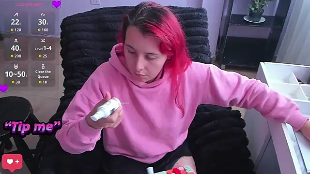 bonnie moon  online show from 10.28.25