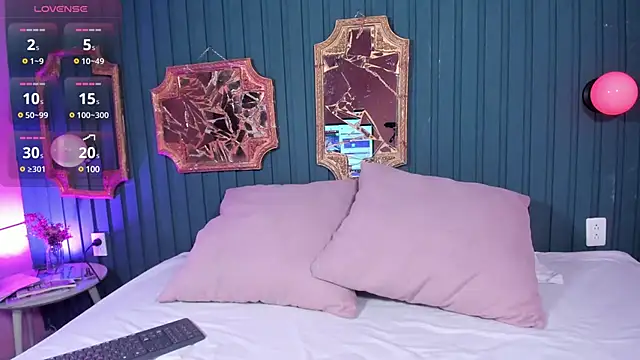 Kayla stern  online show from 02.11.25