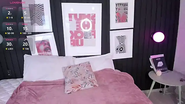 Kayla stern  online show from 11.20.25