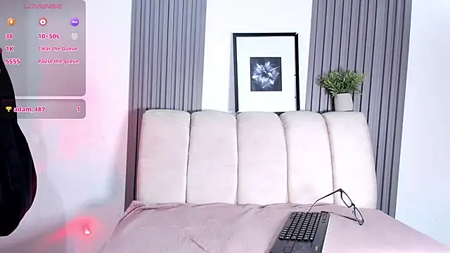 Kayla stern  online show from 03.04.26