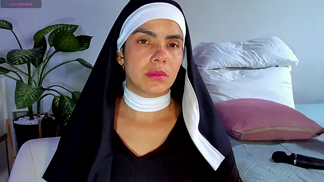 ClaraMariaMon online show from 02.24.25