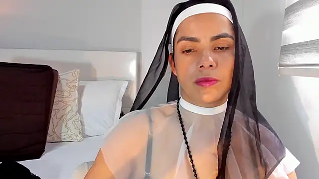 ClaraMariaMon online show from 06.25.26