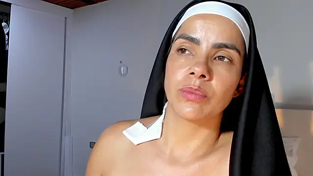 ClaraMariaMon online show from 08.02.26
