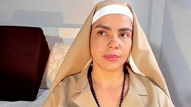 ClaraMariaMon online show from 08.05.26