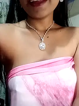 Snapshot of Sexyhoney20 chatting on 12.17.24 Sexyhoney20 online show from 12.17.24