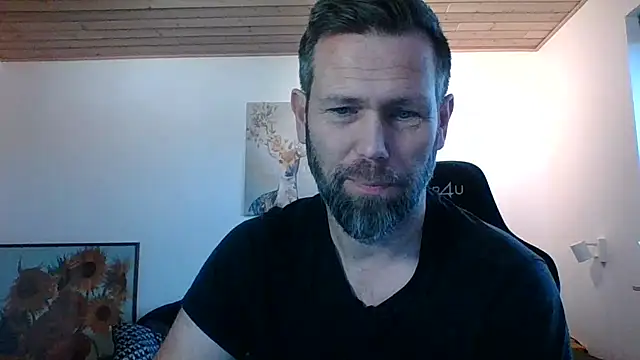 Snapshot of Gotta1 chatting on 12.08.24 Gotta1 online show from 12.08.24