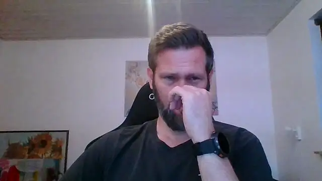 Snapshot of Gotta1 chatting on 11.04.25 Gotta1 online show from 11.04.25