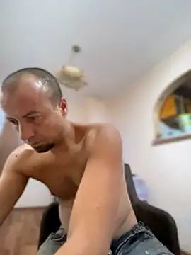 Nikolaiyy online show from 10.18.25