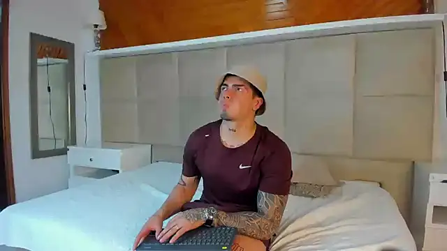 Snapshot of _mrcock chatting on 12.17.24  mrcock online show from 12.17.24