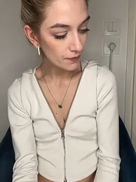 Lolitaxlola online show from 02.15.26