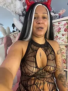 Snapshot of Jaylaloveofficial chatting on 10.31.25 Jaylaloveofficial online show from 10.31.25