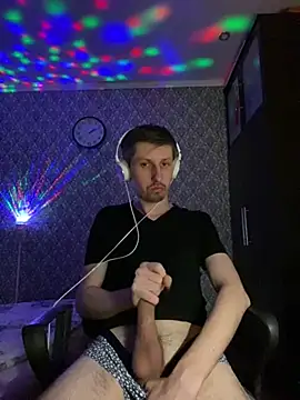 Snapshot of Aki-Laky chatting on 02.24.25 Aki-Laky online show from 02.24.25