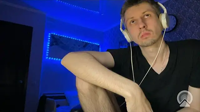 Snapshot of Aki-Laky chatting on 12.15.25 Aki-Laky online show from 12.15.25