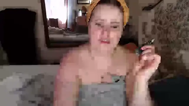 Snapshot of JosieAndYou chatting on 03.28.26 JosieAndYou online show from 03.28.26