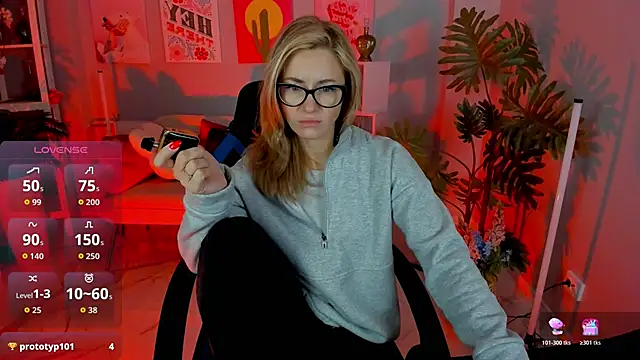 Snapshot of LadyIzabel chatting on 12.03.25 LadyIzabel online show from 12.03.25