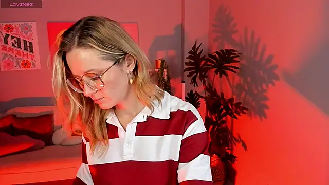 Snapshot of LadyIzabel chatting on 02.13.26 LadyIzabel online show from 02.13.26