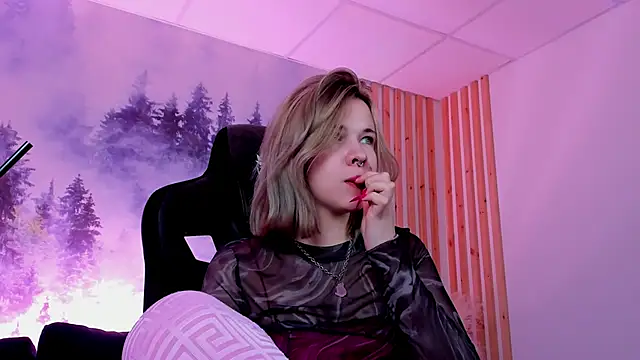 Snapshot of AliceSunday chatting on 12.15.24 AliceSunday online show from 12.15.24